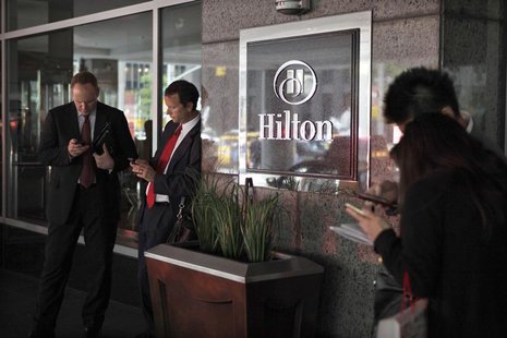 Guests wait outside at the Hilton, New York's largest Hotel, on Sixth Avenue June 13, 2012. REUTERS/Eduardo Munoz Guests wait outside at the Hilton, New York's largest Hotel, on Sixth Avenue June 13, 2012. REUTERS/Eduardo Munoz