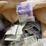 Chinese Yuan bank notes are seen in a vendor's cash sack at a market in Beijing April 10, 2013. REUTERS/Kim Kyung-Hoon Chinese Yuan bank notes are seen in a vendor's cash sack at a market in Beijing April 10, 2013. REUTERS/Kim Kyung-Hoon