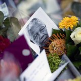 Tributes for former President Nelson Mandela are seen at the South African High Commission in London December 6, 2013. REUTERS/Neil Hall Tributes for former President Nelson Mandela are seen at the South African High Commission in London December 6, 2013. REUTERS/Neil Hall