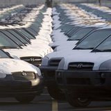 Imported cars line a parking lot at a shipping terminal in Portland, Oregon February 16, 2006. REUTERS/Richard Clement Imported cars line a parking lot at a shipping terminal in Portland, Oregon February 16, 2006. REUTERS/Richard Clement