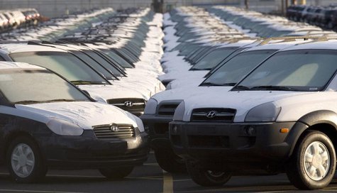 Imported cars line a parking lot at a shipping terminal in Portland, Oregon February 16, 2006. REUTERS/Richard Clement Imported cars line a parking lot at a shipping terminal in Portland, Oregon February 16, 2006. REUTERS/Richard Clement