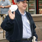 Microsoft co-founder Paul Allen waves during lunch at the Allen and Co. conference at the Sun Valley Resort in Idaho July 12, 2007. REUTERS/ Microsoft co-founder Paul Allen waves during lunch at the Allen and Co. conference at the Sun Valley Resort in Idaho July 12, 2007. REUTERS/