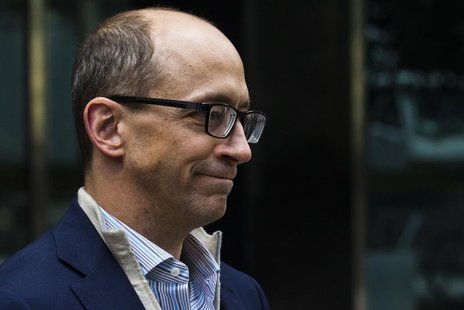Dick Costolo, chief executive of Twitter, leaves JP Morgan headquarters after a meeting before the firm's IPO in New York October 25, 2013 f Dick Costolo, chief executive of Twitter, leaves JP Morgan headquarters after a meeting before the firm's IPO in New York October 25, 2013 f