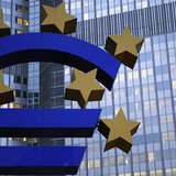 The euro sculpture is seen outside the headquarters of the European Central Bank (ECB) in Frankfurt, November 5, 2013. REUTERS/Kai Pfaffenba The euro sculpture is seen outside the headquarters of the European Central Bank (ECB) in Frankfurt, November 5, 2013. REUTERS/Kai Pfaffenba