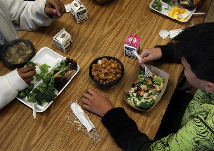 Students eat a healthy lunch at Marston Middle School in San Diego, California, March 7, 2011. REUTERS/Mike Blake Students eat a healthy lunch at Marston Middle School in San Diego, California, March 7, 2011. REUTERS/Mike Blake
