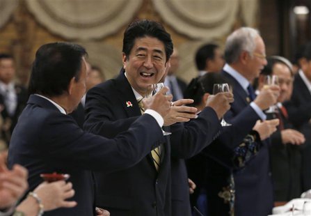 Japan's Prime Minister Shinzo Abe (2nd L) raises a toast with Brunei's Sultan Hassanal Bolkiah (L) and other ASEAN countries' leaders during Japan's Prime Minister Shinzo Abe (2nd L) raises a toast with Brunei's Sultan Hassanal Bolkiah (L) and other ASEAN countries' leaders during