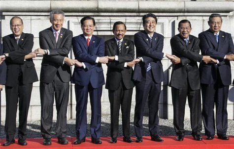 Leaders of ASEAN countries pose hand-in-hand for a photo session of ASEAN-Japan Commemorative Summit at Akasaka State Guesthouse in Tokyo De Leaders of ASEAN countries pose hand-in-hand for a photo session of ASEAN-Japan Commemorative Summit at Akasaka State Guesthouse in Tokyo De