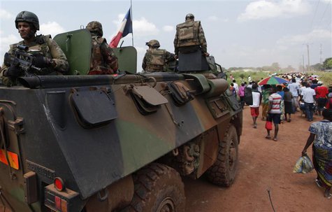 French soldiers take position on their tank while they monitor displaced people leaving after a food distribution process was cancelled in S French soldiers take position on their tank while they monitor displaced people leaving after a food distribution process was cancelled in S