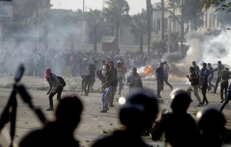 Cairo University students, who are supporters of the Muslim Brotherhood and ousted Egyptian President Mohamed Mursi, clash with riot police Cairo University students, who are supporters of the Muslim Brotherhood and ousted Egyptian President Mohamed Mursi, clash with riot police