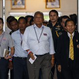 Anti-government protest leader Suthep Thaugsuban (C) leaves The Royal Thai Armed Forces Headquarters in Bangkok December 14, 2013. REUTERS/A Anti-government protest leader Suthep Thaugsuban (C) leaves The Royal Thai Armed Forces Headquarters in Bangkok December 14, 2013. REUTERS/A