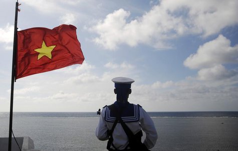 A Vietnamese naval soldier stands quard at Thuyen Chai island in the Spratly archipelago January 17, 2013. REUTERS/Quang Le A Vietnamese naval soldier stands quard at Thuyen Chai island in the Spratly archipelago January 17, 2013. REUTERS/Quang Le