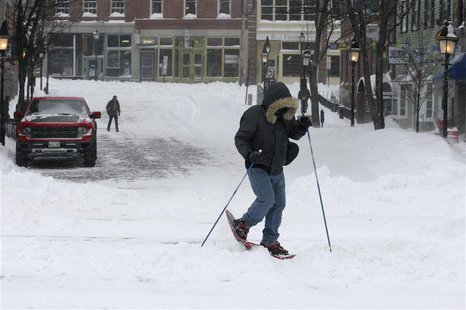 Jason Gallant snowshoes to work after a snowstorm in Portland, Maine December 15, 2013. REUTERS/Joel Page Jason Gallant snowshoes to work after a snowstorm in Portland, Maine December 15, 2013. REUTERS/Joel Page