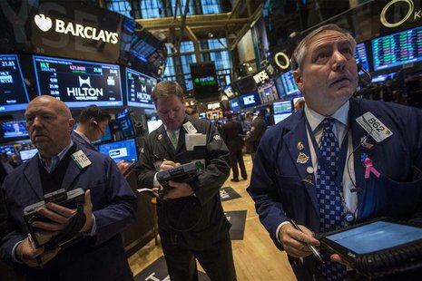 Traders work on the floor of the New York Stock Exchange December 13, 2013. REUTERS/Brendan McDermid Traders work on the floor of the New York Stock Exchange December 13, 2013. REUTERS/Brendan McDermid