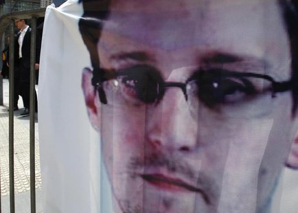 A banner supporting Edward Snowden, a former contractor at the National Security Agency (NSA), is displayed at Hong Kong's financial Central A banner supporting Edward Snowden, a former contractor at the National Security Agency (NSA), is displayed at Hong Kong's financial Central