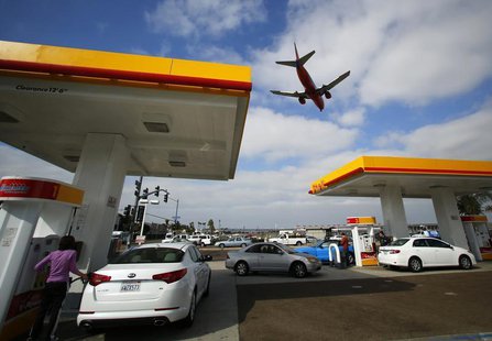 Consumers purchase gasoline at a gas station as a plane approaches to land at the airport in San Diego, California October 8, 2012. REUTERS/ Consumers purchase gasoline at a gas station as a plane approaches to land at the airport in San Diego, California October 8, 2012. REUTERS/