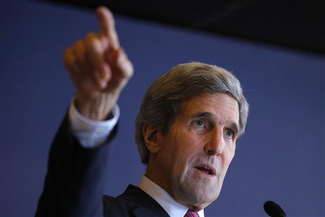U.S. Secretary of State John Kerry speaks to the American Chamber of Commerce in Manila December 17, 2013. REUTERS/Brian Snyder U.S. Secretary of State John Kerry speaks to the American Chamber of Commerce in Manila December 17, 2013. REUTERS/Brian Snyder