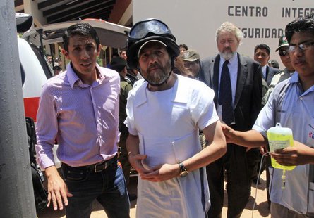 U.S. citizen Jacob Ostreicher leaves a court in a helmet and bulletproof vest after being released on bail, in Santa Cruz December 18, 2012. U.S. citizen Jacob Ostreicher leaves a court in a helmet and bulletproof vest after being released on bail, in Santa Cruz December 18, 2012.