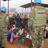 Civilians take shelter at the United Nations Mission in the Republic of South Sudan (UNMISS) compound on the outskirts of the capital Juba i Civilians take shelter at the United Nations Mission in the Republic of South Sudan (UNMISS) compound on the outskirts of the capital Juba i