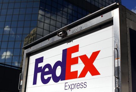 A Federal Express delivery truck is seen in San Diego, California December 5, 2013. REUTERS/Mike Blake A Federal Express delivery truck is seen in San Diego, California December 5, 2013. REUTERS/Mike Blake