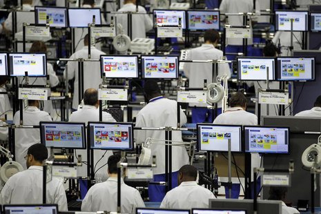 Workers assemble Motorola phones at the Flextronics plant that will be building the new Motorola smart phone "MotoX" in Fort Worth, Texas Se Workers assemble Motorola phones at the Flextronics plant that will be building the new Motorola smart phone "MotoX" in Fort Worth, Texas Se