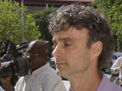 Former BP Plc engineer Kurt Mix leaves the Federal courthouse in Houston April 24, 2012. REUTERS/Richard Carson Former BP Plc engineer Kurt Mix leaves the Federal courthouse in Houston April 24, 2012. REUTERS/Richard Carson
