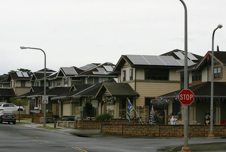 A view of houses with solar panels in the Mililani neighbourhood on the island of Oahu in Mililani, Hawaii, December 15, 2013. REUTERS/Hugh A view of houses with solar panels in the Mililani neighbourhood on the island of Oahu in Mililani, Hawaii, December 15, 2013. REUTERS/Hugh