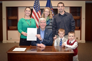 Governor Rick Snyder signs Epi-pen bill in Lansing December 17, 2013 Governor Rick Snyder signs Epi-pen bill in Lansing December 17, 2013