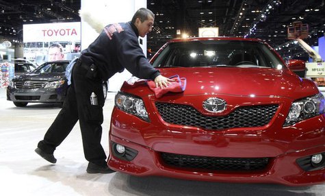 Luis Martinez cleans a Toyota Camry in preparation for the Chicago Auto Show February 9, 2010. REUTERS/John Gress Luis Martinez cleans a Toyota Camry in preparation for the Chicago Auto Show February 9, 2010. REUTERS/John Gress