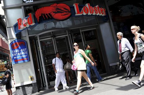 Passersby walk in front of the Times Square Red Lobster restaurant in New York, June 23, 2010. REUTERS/Keith Bedford Passersby walk in front of the Times Square Red Lobster restaurant in New York, June 23, 2010. REUTERS/Keith Bedford