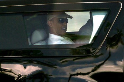 U.S. President Barack Obama departs his vacation home in Kailua, Hawaii December 21, 2013. REUTERS/Kevin Lamarque U.S. President Barack Obama departs his vacation home in Kailua, Hawaii December 21, 2013. REUTERS/Kevin Lamarque