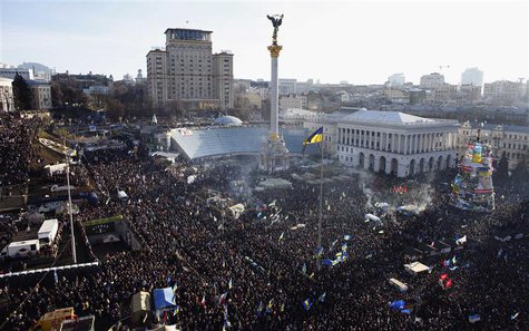 General view of pro-European integration protesters gathering for a mass rally at Independence square in Kiev December 22, 2013. REUTERS/Mar General view of pro-European integration protesters gathering for a mass rally at Independence square in Kiev December 22, 2013. REUTERS/Mar