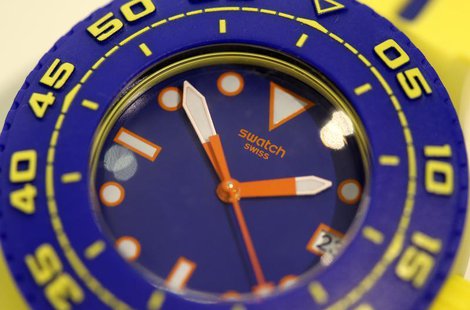 A Swatch Scuba Playero wrist watch is displayed in a shop in Zurich July 23, 2013. REUTERS/Arnd Wiegmann A Swatch Scuba Playero wrist watch is displayed in a shop in Zurich July 23, 2013. REUTERS/Arnd Wiegmann