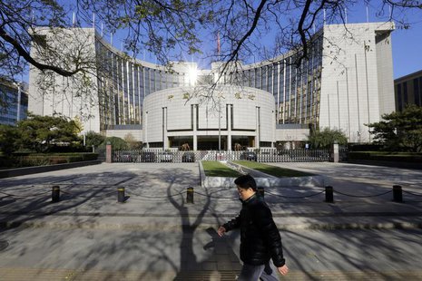 A man walks past the headquarters of the People's Bank of China (PBOC), the central bank, in Beijing November 20, 2013. REUTERS/Jason Lee A man walks past the headquarters of the People's Bank of China (PBOC), the central bank, in Beijing November 20, 2013. REUTERS/Jason Lee