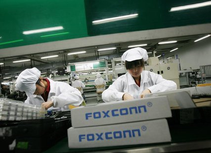 Employees work inside a Foxconn factory in the township of Longhua in the southern Guangdong province in this May 26, 2010 file photo. REUTE Employees work inside a Foxconn factory in the township of Longhua in the southern Guangdong province in this May 26, 2010 file photo. REUTE