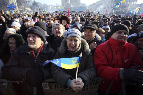 Pro-European integration protesters hold a rally in Independence square in central Kiev, December 29, 2013. REUTERS/Maxim Zmeyev Pro-European integration protesters hold a rally in Independence square in central Kiev, December 29, 2013. REUTERS/Maxim Zmeyev