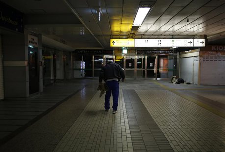 Shizuya Nishiyama, a 57-year-old homeless man from Hokkaido, walks at Sendai Station in Sendai, northern Japan December 18, 2013. REUTERS/Is Shizuya Nishiyama, a 57-year-old homeless man from Hokkaido, walks at Sendai Station in Sendai, northern Japan December 18, 2013. REUTERS/Is
