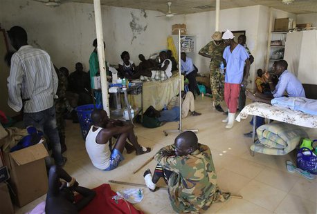 Wounded South Sudan military personnel receive medical treatment at the general military hospital in the capital Juba December 28, 2013. REU Wounded South Sudan military personnel receive medical treatment at the general military hospital in the capital Juba December 28, 2013. REU