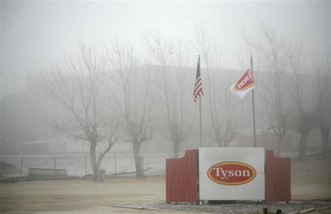 Fog shrouds the Tyson slaughterhouse in Burbank, Washington December 26, 2013. REUTERS/Ross Courtney Fog shrouds the Tyson slaughterhouse in Burbank, Washington December 26, 2013. REUTERS/Ross Courtney