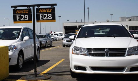Hertz rental cars are seen in a rental lot near Detroit Metropolitan airport in Romulus, Michigan, May 9, 2011. REUTERS/Rebecca Cook Hertz rental cars are seen in a rental lot near Detroit Metropolitan airport in Romulus, Michigan, May 9, 2011. REUTERS/Rebecca Cook