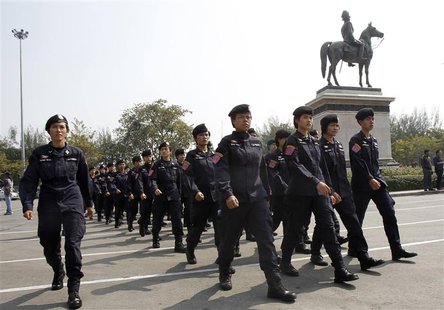 Thai police officers gather at the Royal Plaza near the Government House in Bangkok December 30, 2013. REUTERS/Chaiwat Subprasom Thai police officers gather at the Royal Plaza near the Government House in Bangkok December 30, 2013. REUTERS/Chaiwat Subprasom