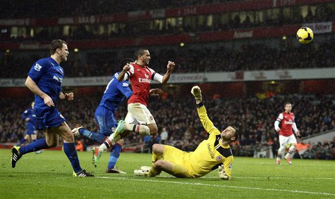 Arsenal's Theo Walcott (2nd R) shoots and scores past Cardiff City goalkeeper David Marshall (R) during their English Premier League soccer Arsenal's Theo Walcott (2nd R) shoots and scores past Cardiff City goalkeeper David Marshall (R) during their English Premier League soccer