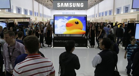 Visitors look at the latest Samsung products during the opening day of the IFA consumer electronics fair in Berlin September 6, 2013. REUTER Visitors look at the latest Samsung products during the opening day of the IFA consumer electronics fair in Berlin September 6, 2013. REUTER