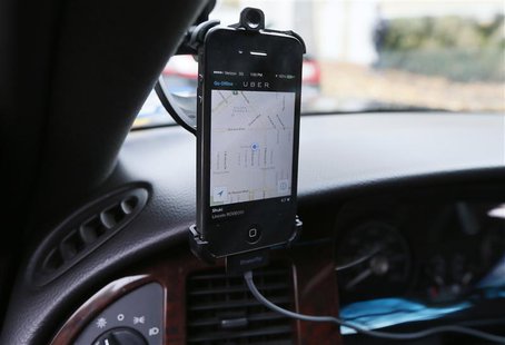 Transportation app Uber is seen on the iPhone of limousine driver Shuki Zanna, 49, in Beverly Hills, California, December 19, 2013. REUTERS/ Transportation app Uber is seen on the iPhone of limousine driver Shuki Zanna, 49, in Beverly Hills, California, December 19, 2013. REUTERS/