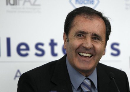 Spain's former golf player Severiano Ballesteros laughs during a news conference in Madrid October 29, 2010 in this file photo. REUTERS/Andr Spain's former golf player Severiano Ballesteros laughs during a news conference in Madrid October 29, 2010 in this file photo. REUTERS/Andr