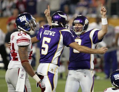 Minnesota Vikings kicker Ryan Longwell (R) celebrates with Chris Kluwe (5) as New York Giants cornerback Terrell Thomas (L) watches after Lo Minnesota Vikings kicker Ryan Longwell (R) celebrates with Chris Kluwe (5) as New York Giants cornerback Terrell Thomas (L) watches after Lo