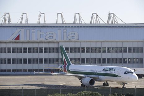 An Alitalia plane is parked on the tarmac at Fiumicino international airport in Rome December 10, 2013. REUTERS/Max Rossi An Alitalia plane is parked on the tarmac at Fiumicino international airport in Rome December 10, 2013. REUTERS/Max Rossi