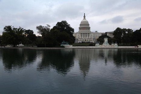 Morning breaks over the U.S. Capitol as the federal government reopens after a 16-day shutdown, in Washington, October 17, 2013. REUTERS/Jon Morning breaks over the U.S. Capitol as the federal government reopens after a 16-day shutdown, in Washington, October 17, 2013. REUTERS/Jon