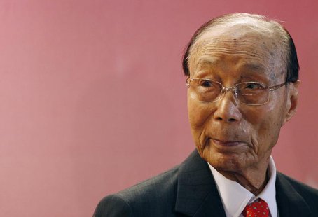 Hong Kong tycoon Run Run Shaw attends the Run Run Shaw prize presentation ceremony in Hong Kong in this file September 28, 2010 photo. REUTE Hong Kong tycoon Run Run Shaw attends the Run Run Shaw prize presentation ceremony in Hong Kong in this file September 28, 2010 photo. REUTE
