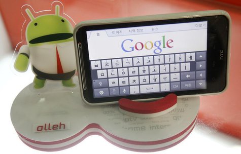 An Android smartphone displays the Google website in this picture illustration in Seoul September 7, 2011. REUTERS/Truth Leem An Android smartphone displays the Google website in this picture illustration in Seoul September 7, 2011. REUTERS/Truth Leem