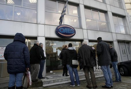 People wait outside a Greek Manpower Employment Organisation (OAED) office in an Athens suburb December 11, 2013. REUTERS/John Kolesidis People wait outside a Greek Manpower Employment Organisation (OAED) office in an Athens suburb December 11, 2013. REUTERS/John Kolesidis